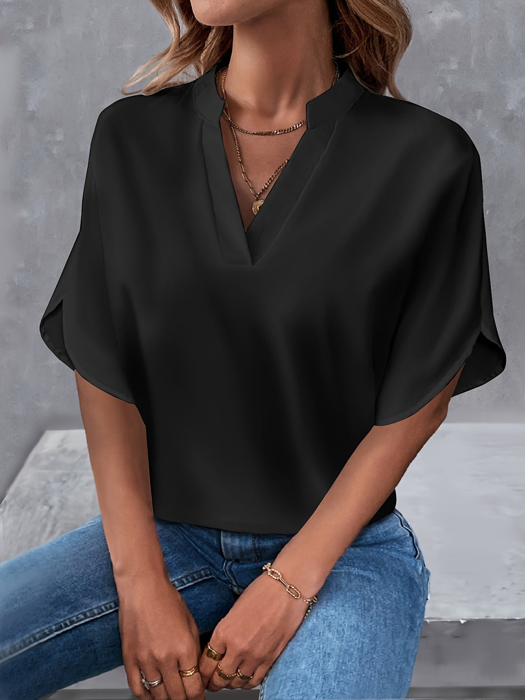 Lexa | Relaxed Fit V-Neck Blouse